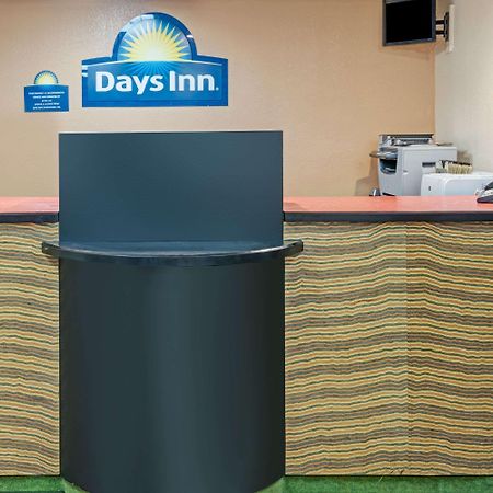 Days Inn By Wyndham Branford New Haven Conference Center Екстериор снимка