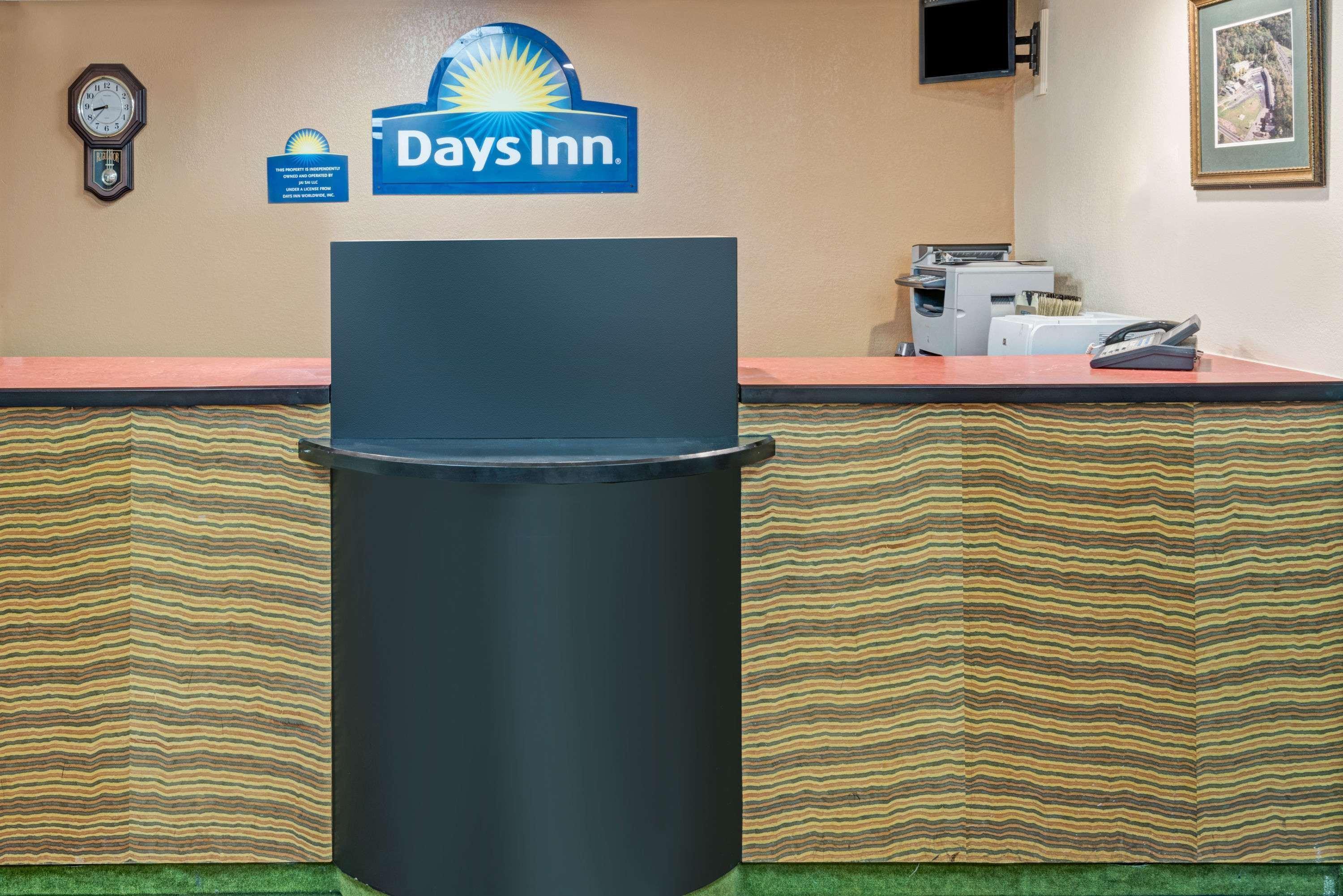 Days Inn By Wyndham Branford New Haven Conference Center Екстериор снимка